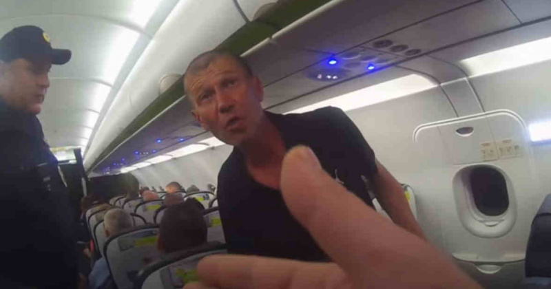 Полиция задержала авиадебошира на борту самолета, следующего из Новосибирска в Магадан (Видео)