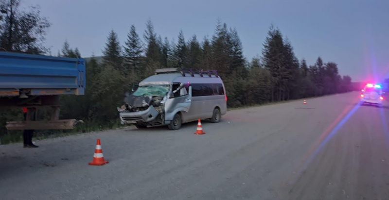 Сотрудниками Госавтоинспекции Магаданской области устанавливаются обстоятельства дорожной аварии, произошедшей на федеральной трассе «Колыма»