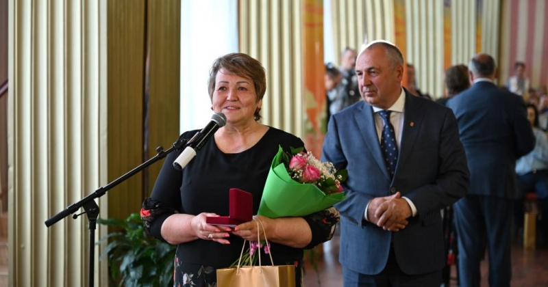 Знаком отличия «За заслуги перед городом Магаданом» отмечены жители областного центра