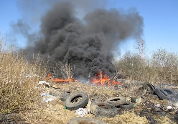 Магаданцам рассказали об опасности горящего мусора