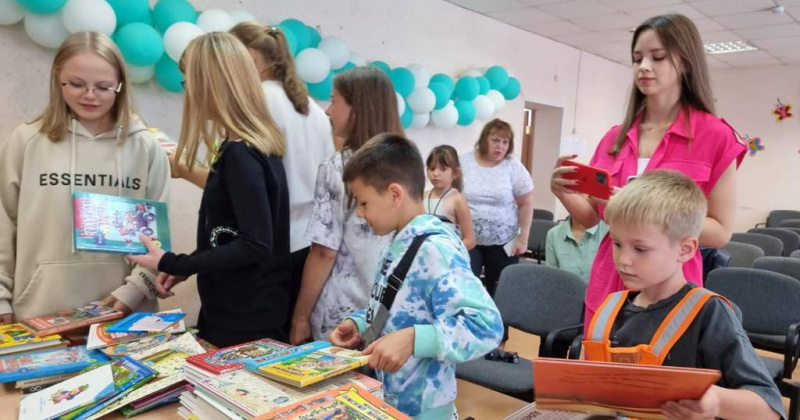 В Сусумане и на Теньке собрано более 1,5 тысяч книг для школ Донбасса