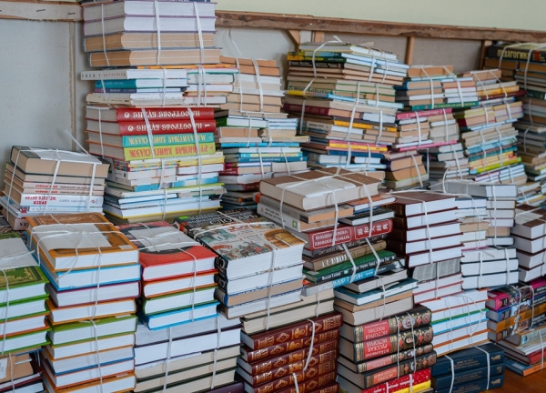 В Магадане продолжает действовать благотворительная акция «Добрая книга» на базе центра «Подвиг»