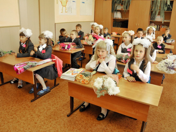 Магаданских школьников приглашают принять участие в благотворительной акции «Дети вместо цветов-2022»