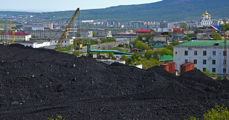 Теплоход «Омолон» доставил очередную партию угля для Магаданской ТЭЦ 