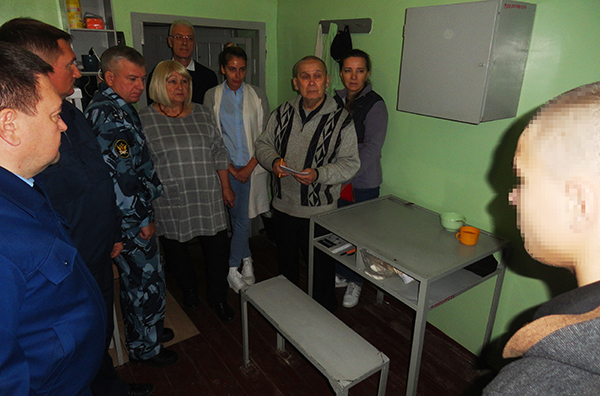 Представители региональной общественной комиссии Колымы посетили следственный изолятор № 1