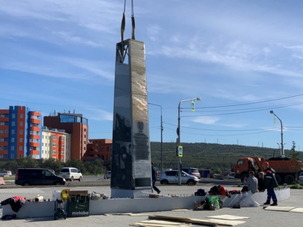 Стелу «Город трудовой доблести» возводят в областном центре Колымы