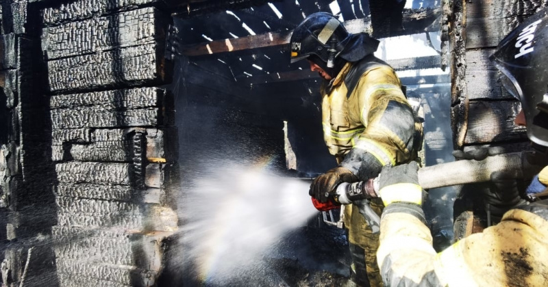 Магаданские пожарные ликвидировали загорание частного дома