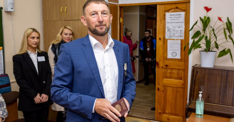 Эдуарду Козлову выдано удостоверение депутата Магаданской областной Думы VII созыва