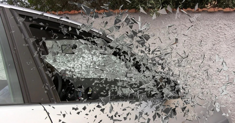 Неоднократно судимый водитель автомобиля протаранил «ГАЗ Соболь» 