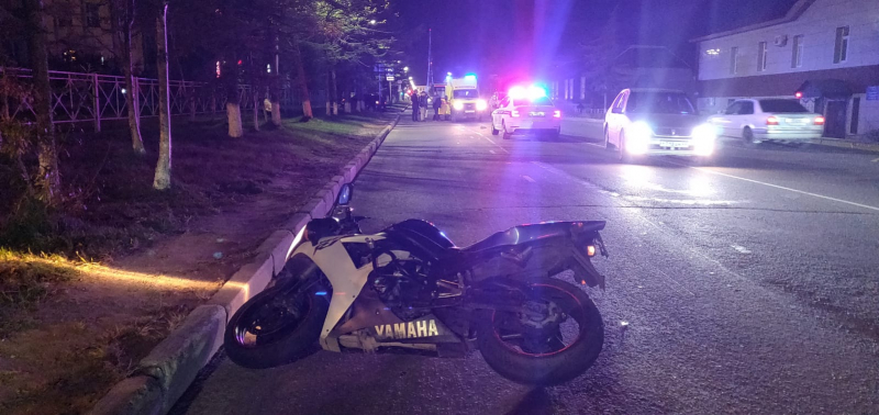 В результате дорожной аварии в Магадане водитель мотоцикла получил телесные повреждения