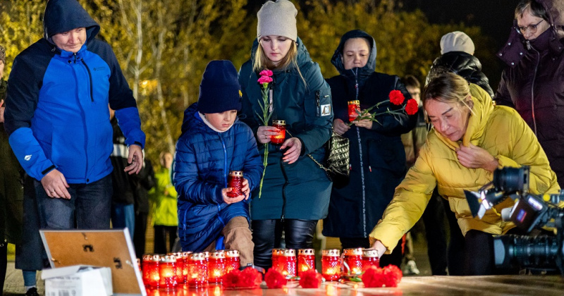Магаданцы почтили память жертв трагедии в школе Ижевска