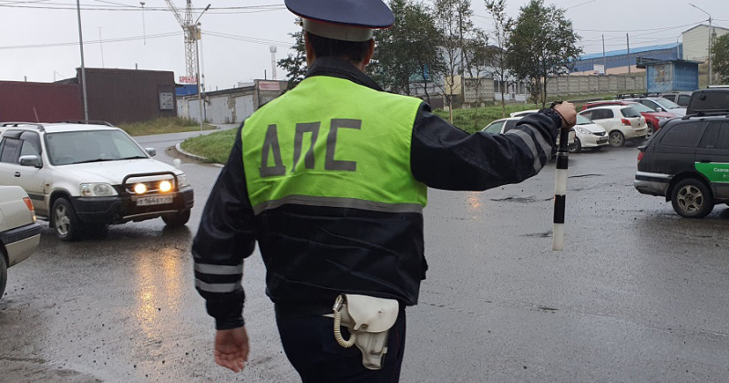 За минувшие сутки на территории Магаданской области сотрудниками ГИБДД выявлено 19 нарушений Правил дорожного движения