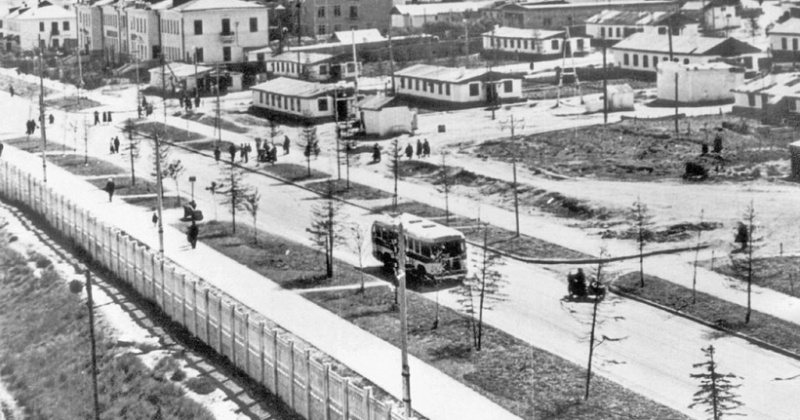7 октября 1955 года Магаданская центральная объединённая городская больница реорганизована в Магаданскую областную больницу
