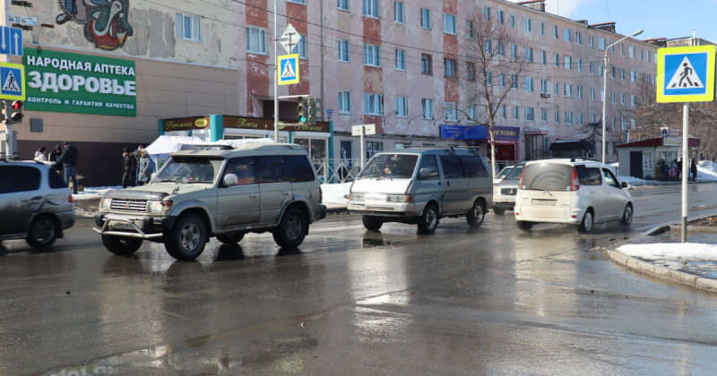 За прошедшие выходные на территории Магаданской области сотрудниками ГИБДД выявлено 348 нарушений Правил дорожного движения