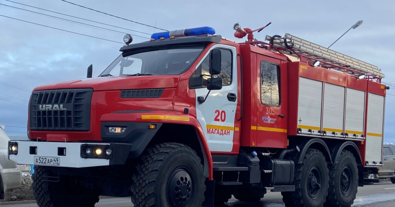 Колымские пожарные ликвидировали загорание автомобиля в Магадане