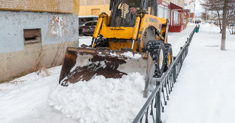 Сегодня в снегоуборке областного центра занято свыше 20 единиц техники ГЭЛУД