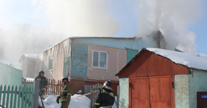 Пожарные ликвидировали загорание частного дома в Магадане