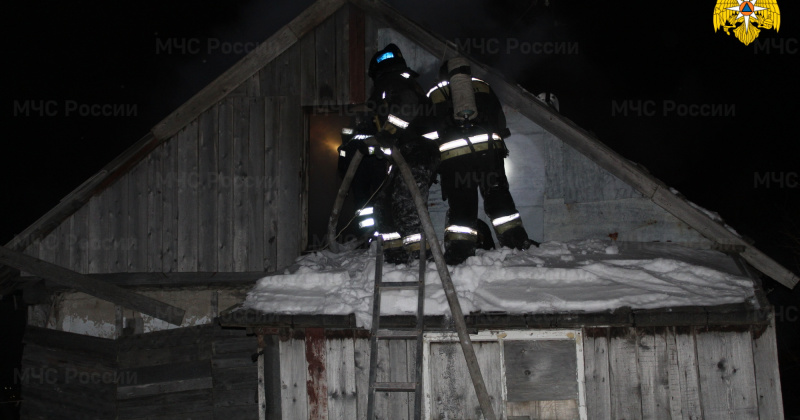 Пожарные ликвидировали загорание частного дома в п. Усть-Омчуг
