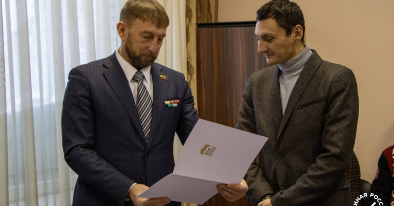 Эдуард Козлов вручил награды победителям «Диктанта Победы-2022»