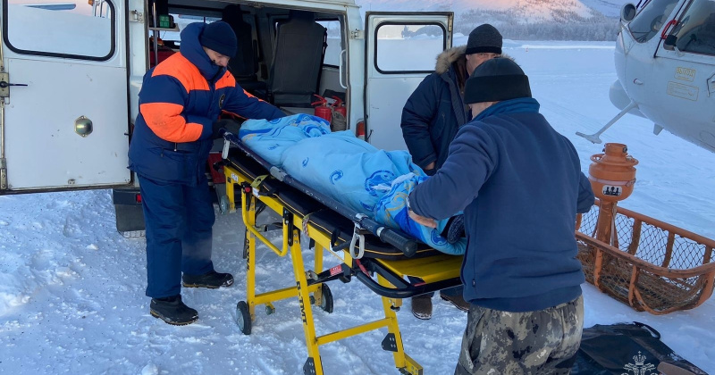 Спасатели МЧС России дважды эвакуировали пострадавших с помощью авиации из разных районов области