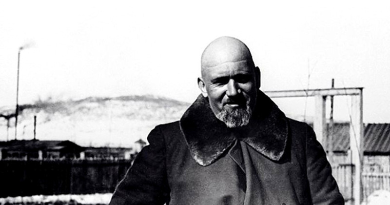 19 декабря 1937 года отозванный в Москву директор Дальстроя Э. П. Берзин арестован на железнодорожной станции г. Александрова