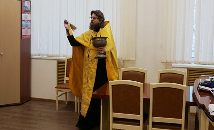 Священник Антоний Ворожеев совершил чин освещения помещений УФСИН России по Магаданской области