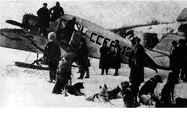 6  января 1933 года на ледовом аэродроме в бухте Нагаева приземлился самолет Ю-13 пилота И.П. Мазурука