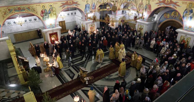 В ночь на 7 января, в Рождество Христово, во всех православных храмах и церквях региона прошли праздничные богослужения