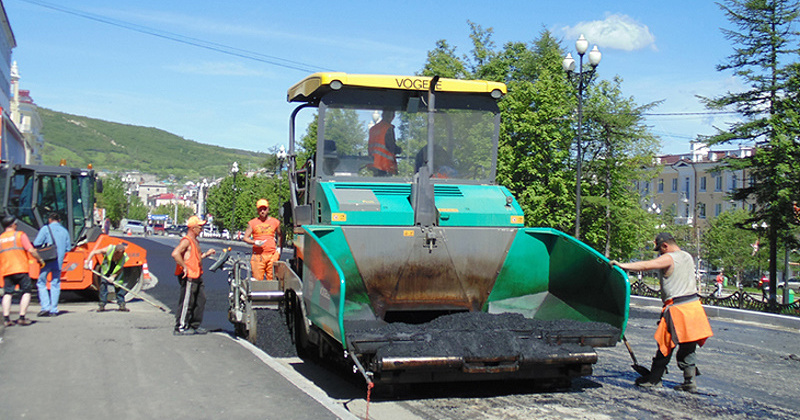 Магаданская область получила первые транши в рамках нацпроектов на ремонт дорог и дворов