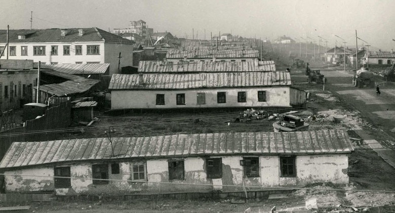 В феврале 1941 года на территории транзитного городка началось строительство типовых одноэтажных домов из освоенных промкомбинатом мохоплит