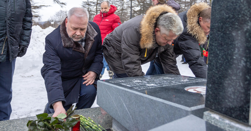 Колымские парламентарии почтили память земляков, исполнявших служебный долг за пределами Отечества
