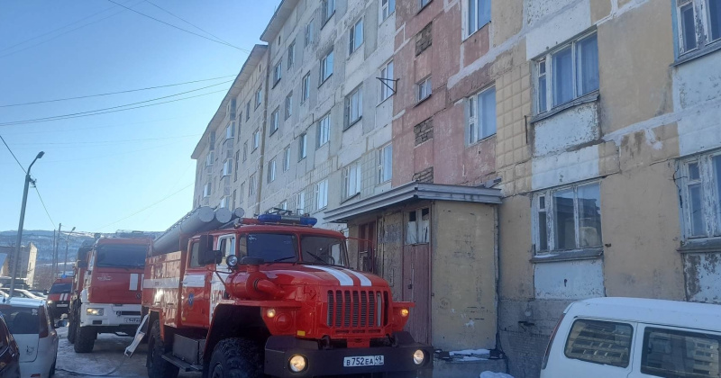 Квартира сгорела в пятиэтажном многоквартирном жилом доме, по улице Рыбозаводская в городе Магадане