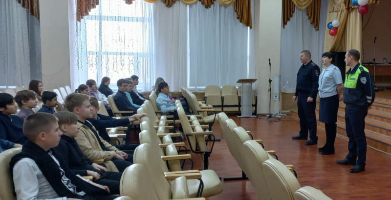 В рамках мероприятия «Пешеход» полицейские Омсукчанского и Среднеканского округов встретились с учащимися районных образовательных учреждений