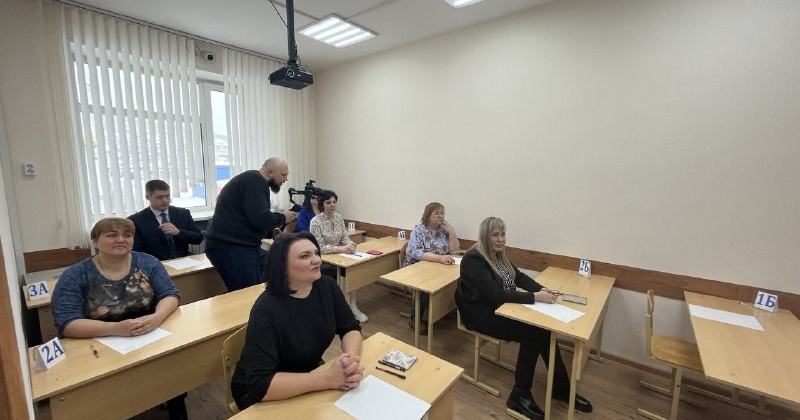 Пробный ЕГЭ по русскому языку для родителей провели в Магадане