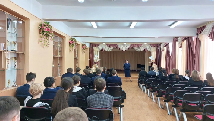Сотрудники регионального управления СК России провели профилактические занятия с учащимися школ
