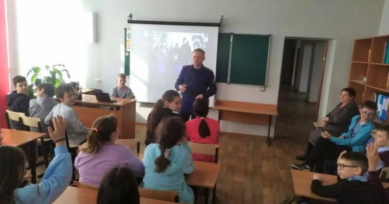 Сотрудники регионального управления СК России провели внеклассные мероприятия с учащимися школ
