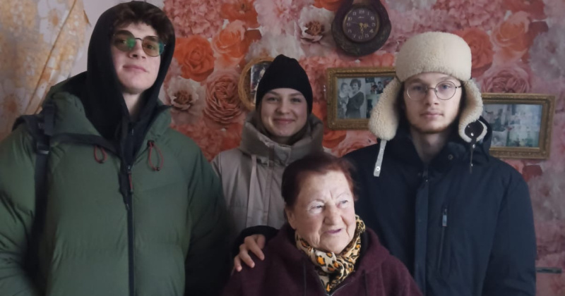 "Не забудьте обнять мам, бабушек!". В Хасынском округе состоялось мероприятие, которым было охвачено 15 старожилов Палатки и Хасына