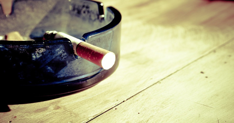 Заядлые курильщики в Магадане стали курить больше