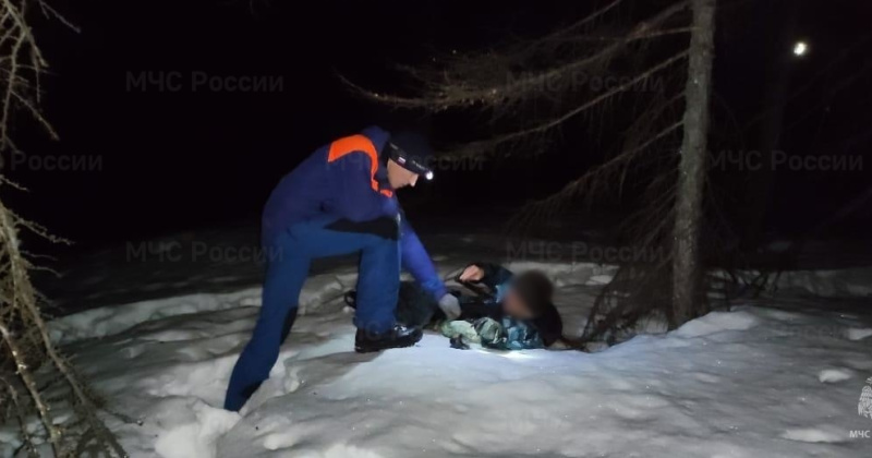Шёл с кладбища и заблудился: спасатели Магадана помогли замерзающему в лесу мужчину