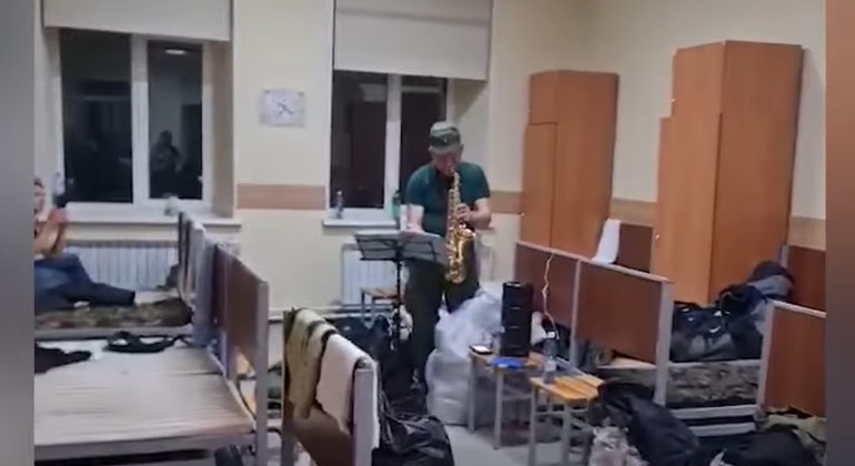 Магаданский саксофонист Юрий Смагин, ушедший добровольцем, вернулся домой