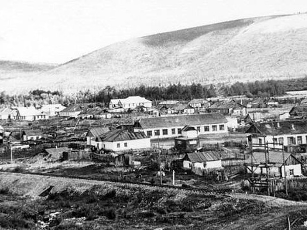 30 мая 1949 года  были закончены работы по строительству узкоколейной железной дороги Магадан – Палатка