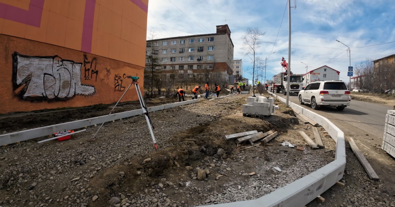 На улице Якутской продолжается комплексный ремонт участка дороги