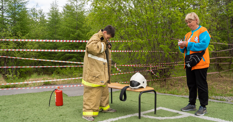 В лагере "Северный Артек" организовали и провели соревнования по пожарно-прикладному спорту