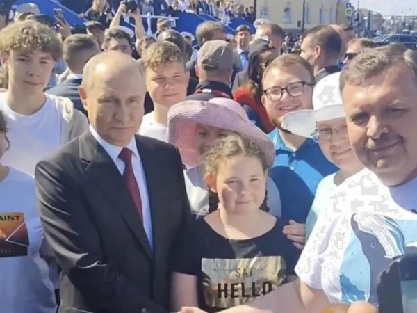 Президент РФ Владимир Путин пригласил многодетную семью из Магадана на парад ВМФ в Санкт-Петербурге