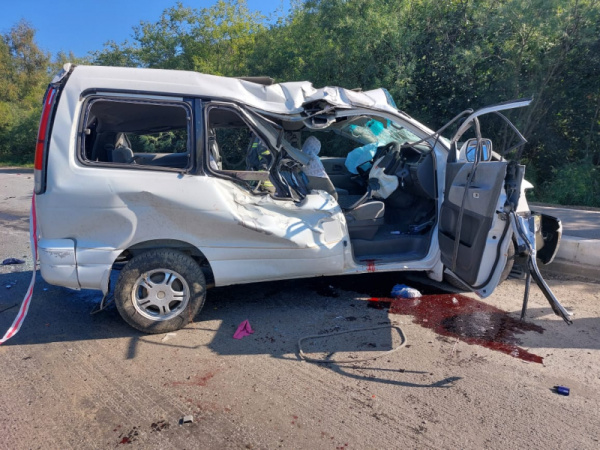 24-летний водитель в Магадане попал в ДТП врезавшись на полной скорости в дорожный знак