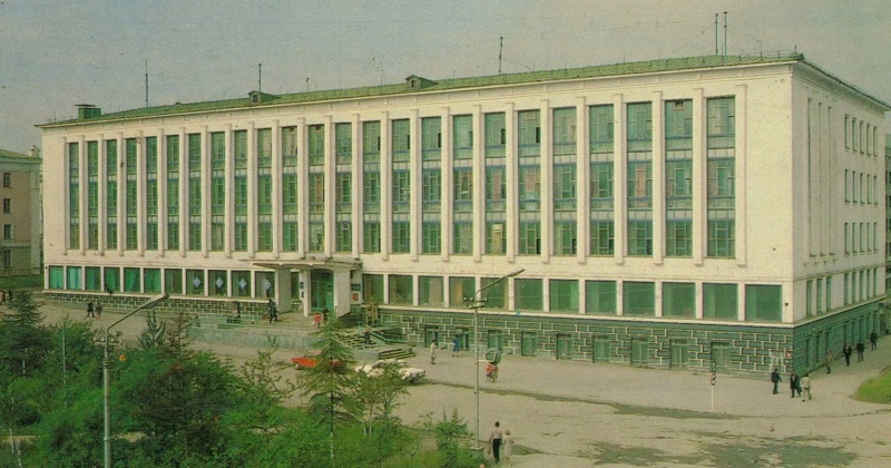 29 августа 1970 года по адресу Пролетарская, 10. открылся крупнейший на Северо-Востоке Дом связи в Магадане
