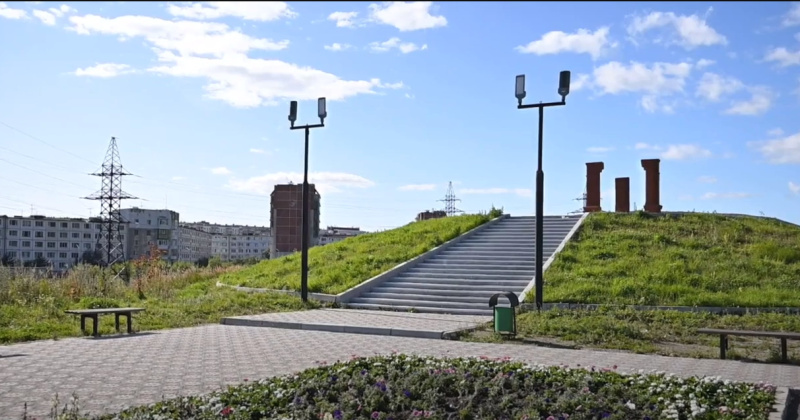 У памятника «Хачкар» в Магадане появится детская площадка