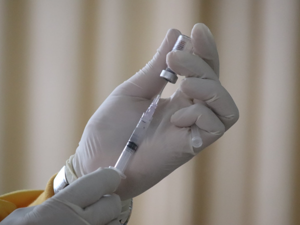 Более трехсот сотрудников Магаданской областной больницы привились от гриппа