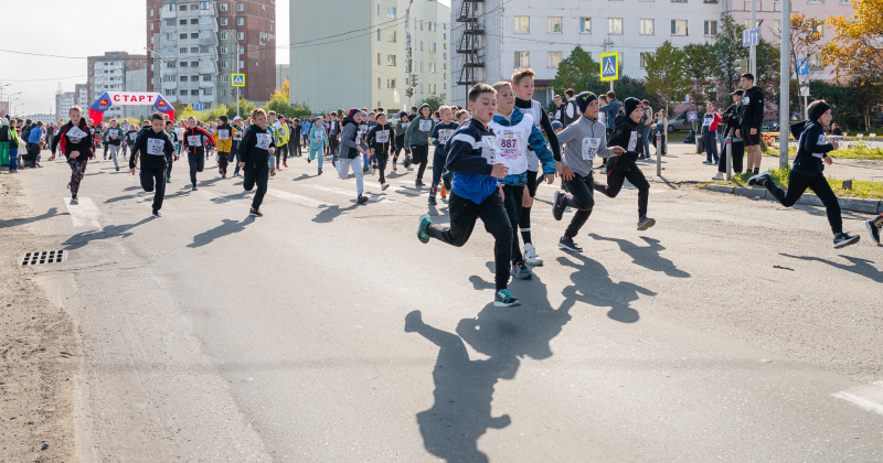 Более 500 магаданцев приняли участие в массовом всероссийском забеге «Кросс нации-2023»