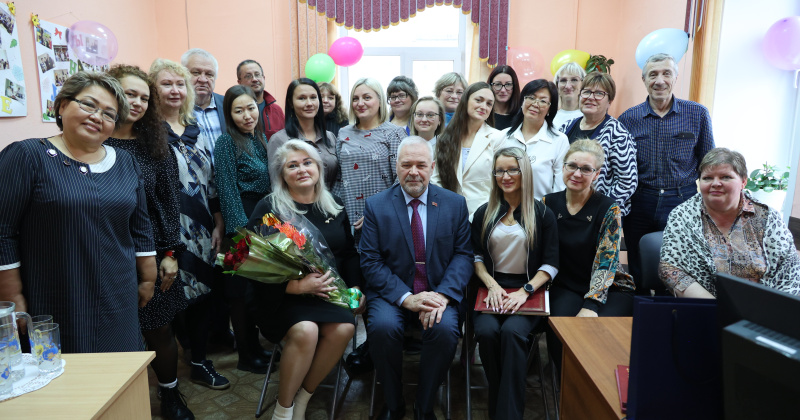 Депутатский корпус поблагодарил руководителя регионального бюро медико-социальной экспертизы Елену Набиеву за многолетнее сотрудничество